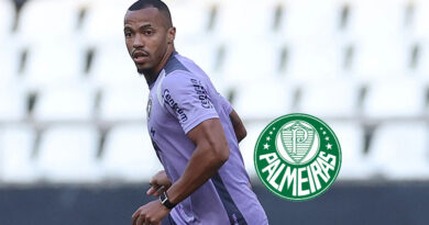 Marlon Freitas e escudo do Palmeiras