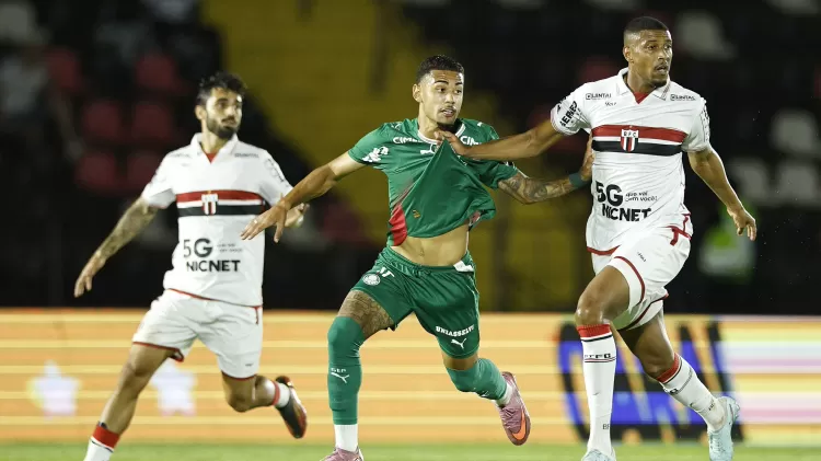 Riquelme Fillipi, do Palmeiras, em ação contra o Botafogo-SP, pelo Campeonato Brasileiro - Foto: Thiago Calil/AGIF